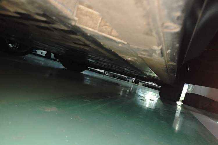 Used Nio ES6 2023 75 kWh Right Side Sill
