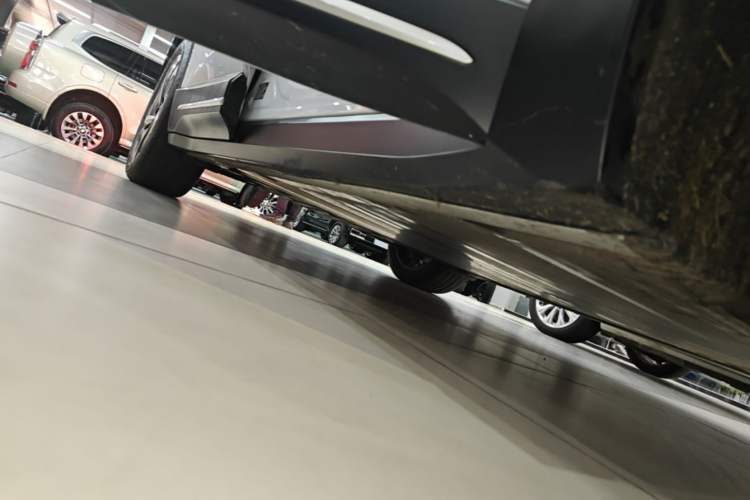 Used Nio ES6 2023 75 kWh Right Side Sill