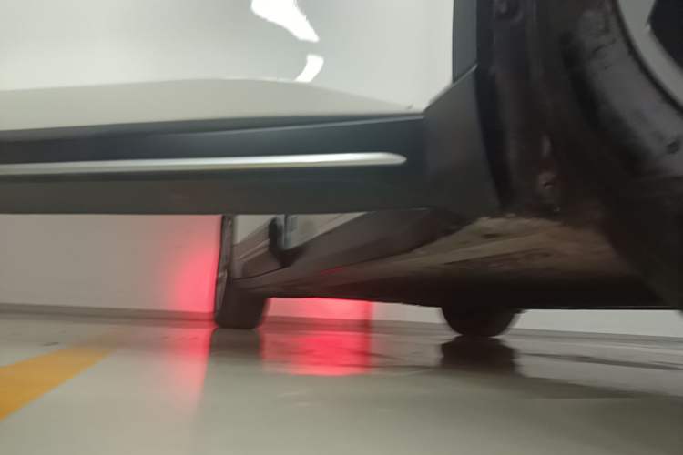 Used Nio ES6 2023 75 kWh Right Side Sill