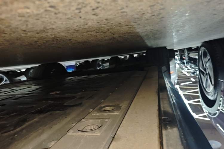 Used Nio ES6 2023 75 kWh Right Side Sill