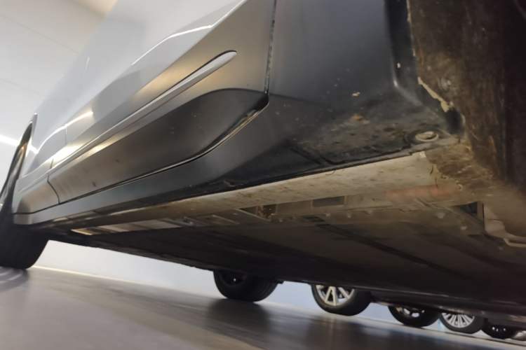 Used Nio ES6 2023 75 kWh Right Side Sill