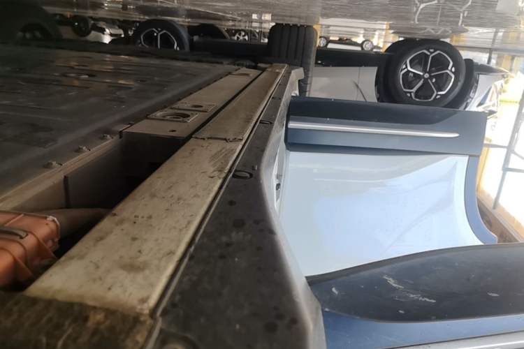 Used Nio ES6 2023 75 kWh Right Side Sill