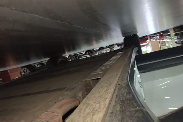 Used Nio ES6 2023 75 kWh Right Side Sill