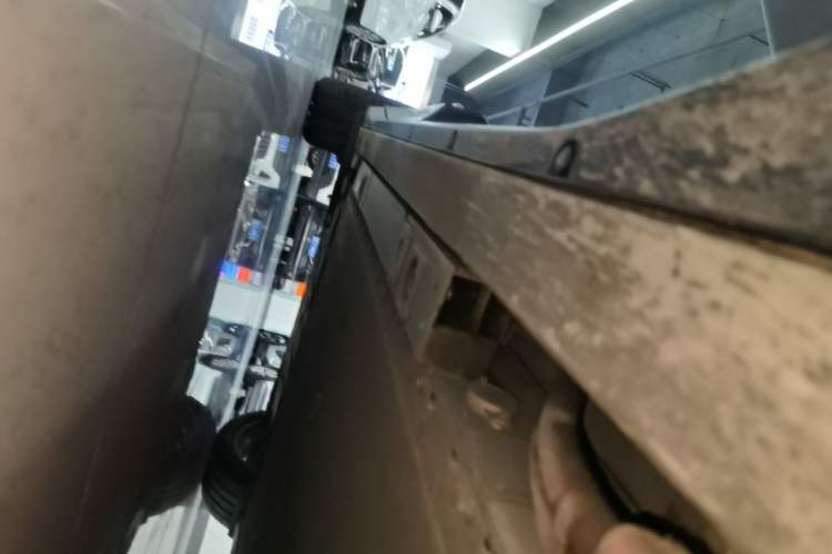 Used Nio ES6 2023 75 kWh Right Side Sill