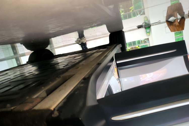 Used Nio ES6 2023 75 kWh Right Side Sill