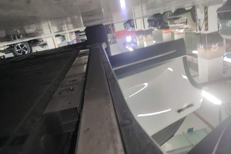 Used Nio ES6 2023 75 kWh Right Side Sill
