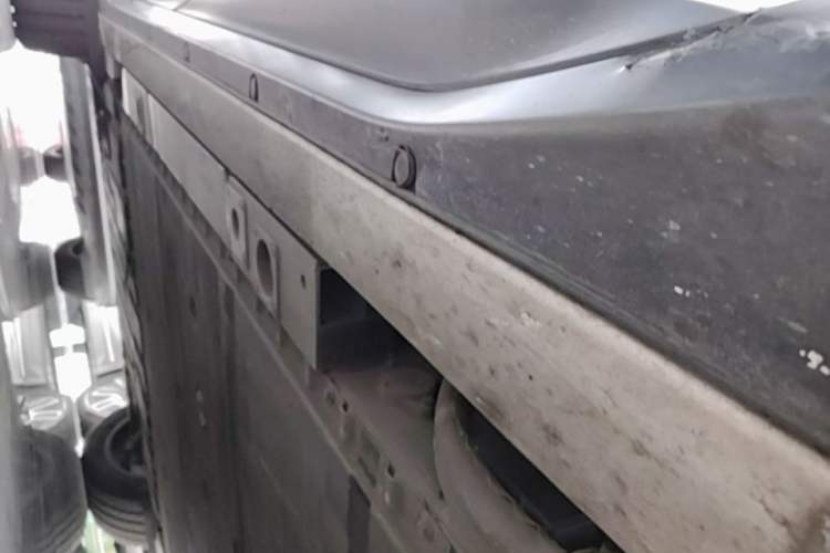Used Nio ES6 2023 75 kWh Right Side Sill
