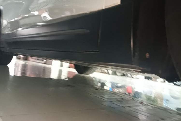Used Nio ES6 2023 75 kWh Right Side Sill