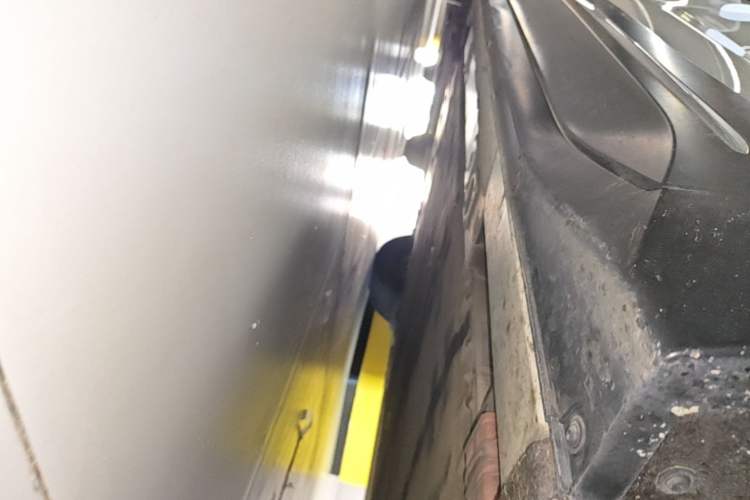Used Nio ES6 2023 75 kWh Right Side Sill