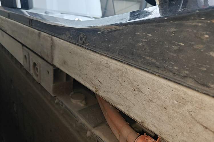 Used Nio ES6 2023 75 kWh Right Side Sill