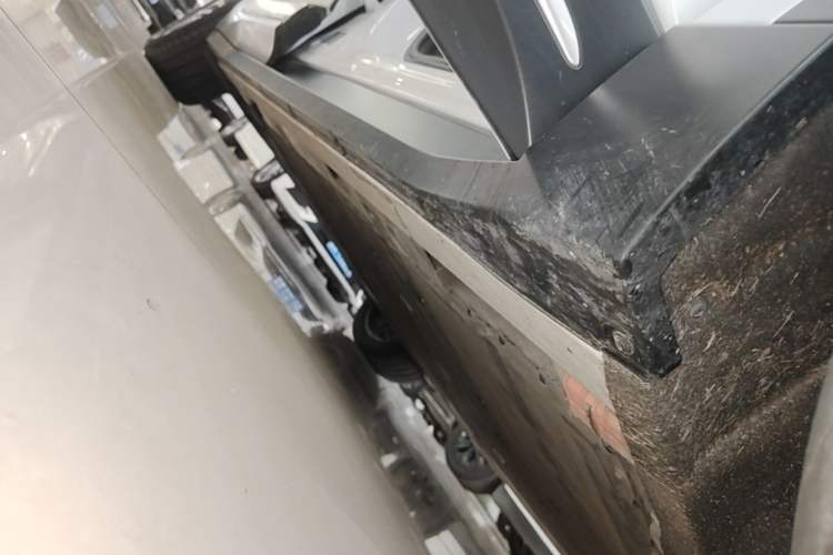 Used Nio ES6 2023 100kWh Right Side Sill