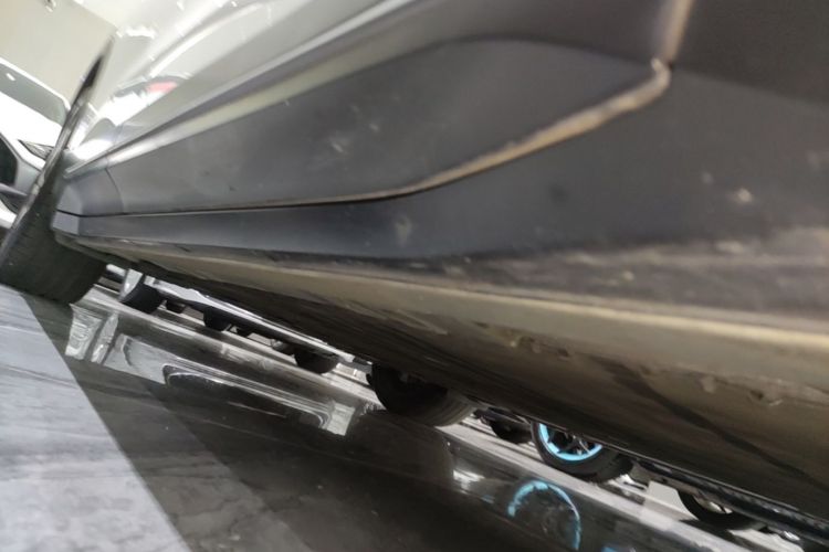Used Nio ES6 2023 75 kWh Right Side Sill