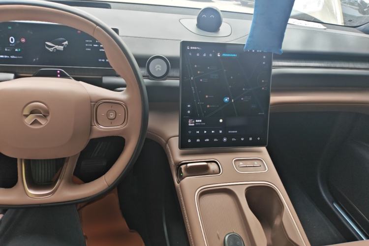Used Nio ES6 2023 75 kWh Center Console