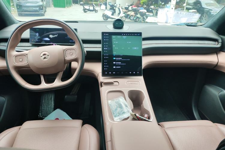 Used Nio ES6 2023 75 kWh Center Console