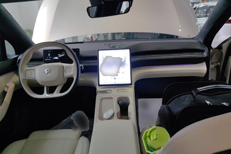 Used Nio ES6 2023 75 kWh Center Console