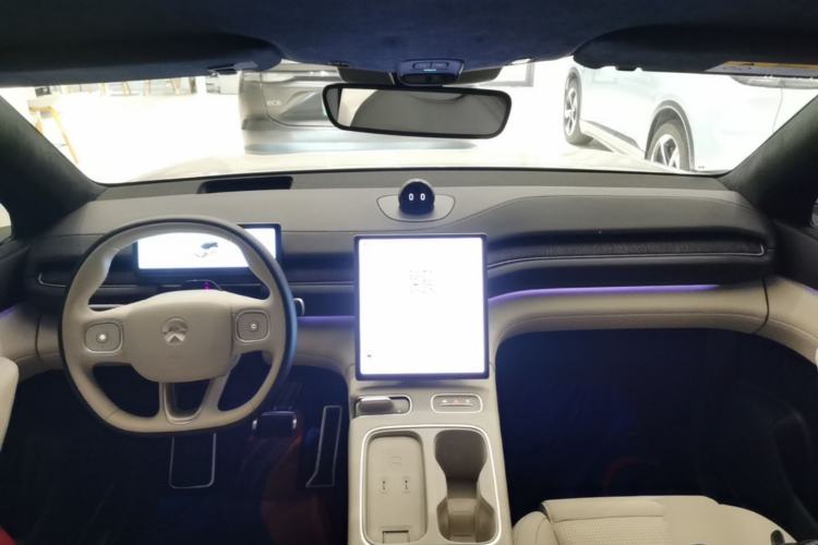 Used Nio ES6 2023 75 kWh Center Console