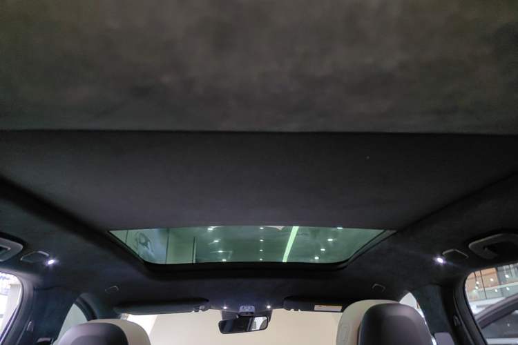 Used Nio ES6 2023 75 kWh Headliner