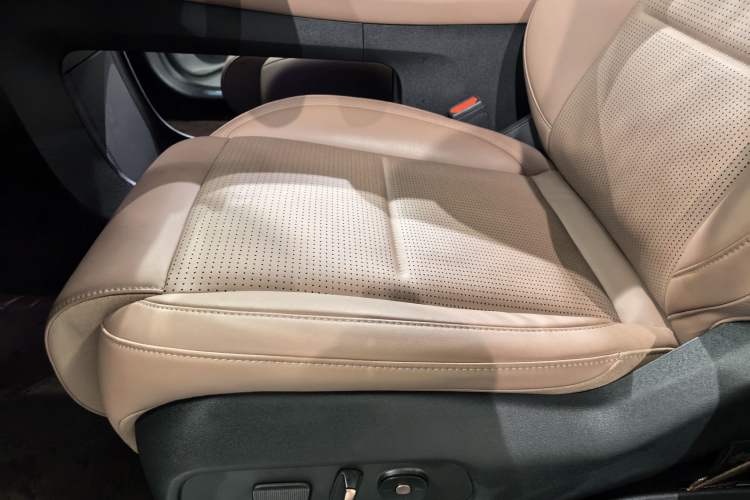 Used Nio ES6 2023 75 kWh Interior 3