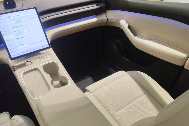 Used Nio ES6 2023 75 kWh Interior 5