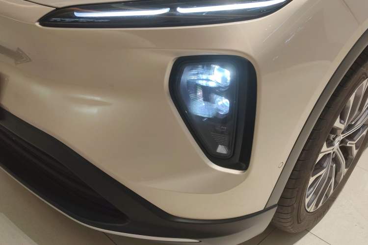 Used Nio ES6 2023 75 kWh Left Front Headlight