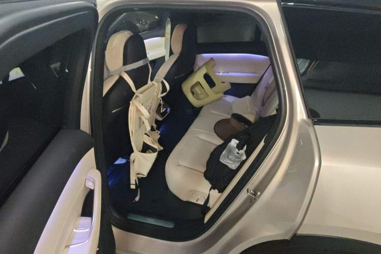 Used Nio ES6 2023 75 kWh Left Rear Seat