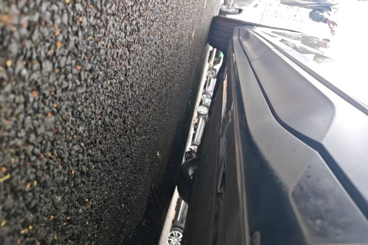 Used Nio ES6 2023 75 kWh Left Side Sill