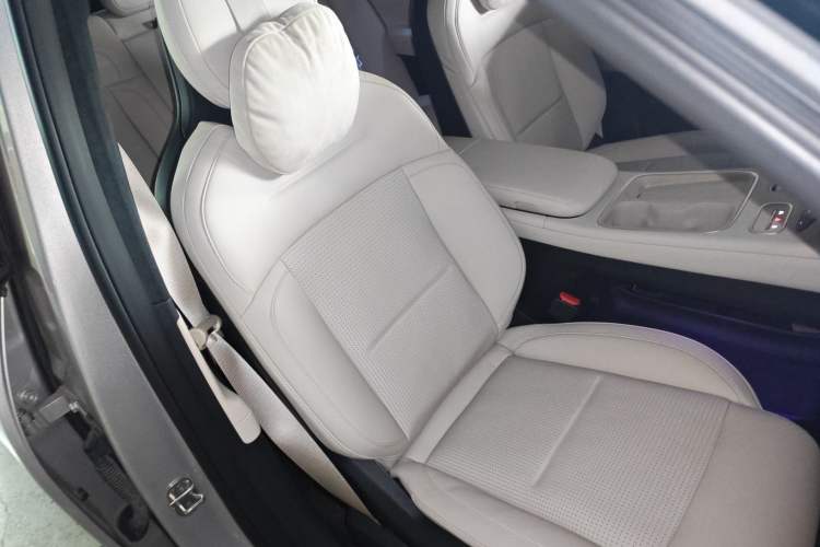 Used Nio ES6 2023 75 kWh Right Front Seat