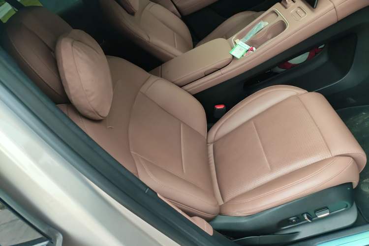 Used Nio ES6 2023 75 kWh Right Front Seat