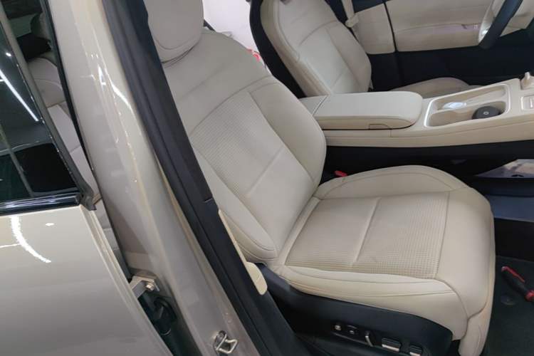 Used Nio ES6 2023 75 kWh Right Front Seat