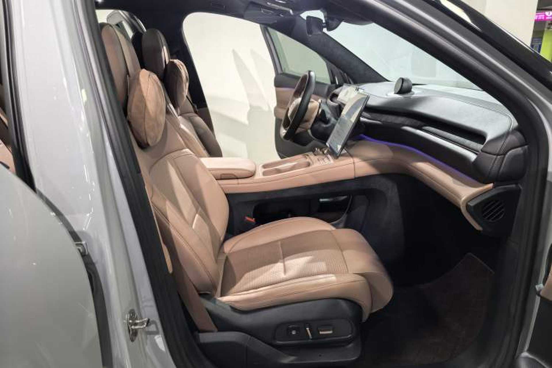 Used Nio ES6 2023 75 kWh Right Front Seat
