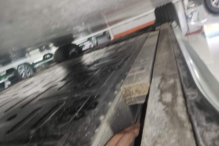 Used Nio ES6 2023 75 kWh Right Side Sill