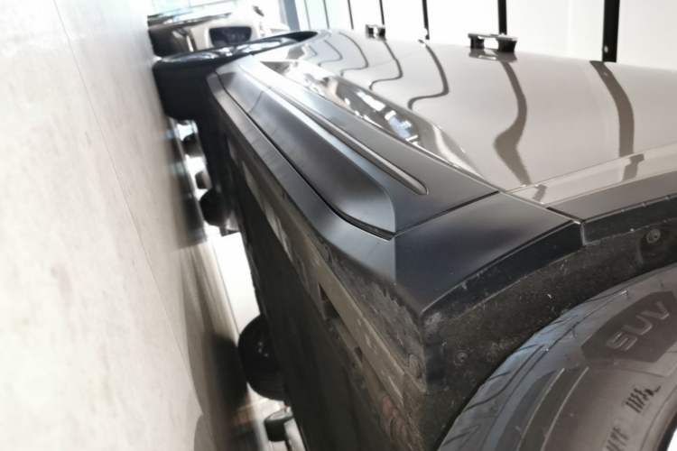 Used Nio ES6 2023 75 kWh Right Side Sill