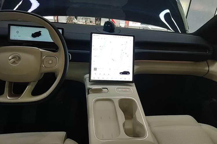 Used Nio ES6 2024 75 kWh Audio And AC Panel