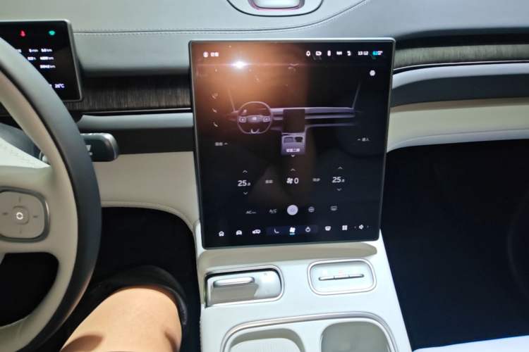 Used Nio ES6 2024 75 kWh Audio And AC Panel