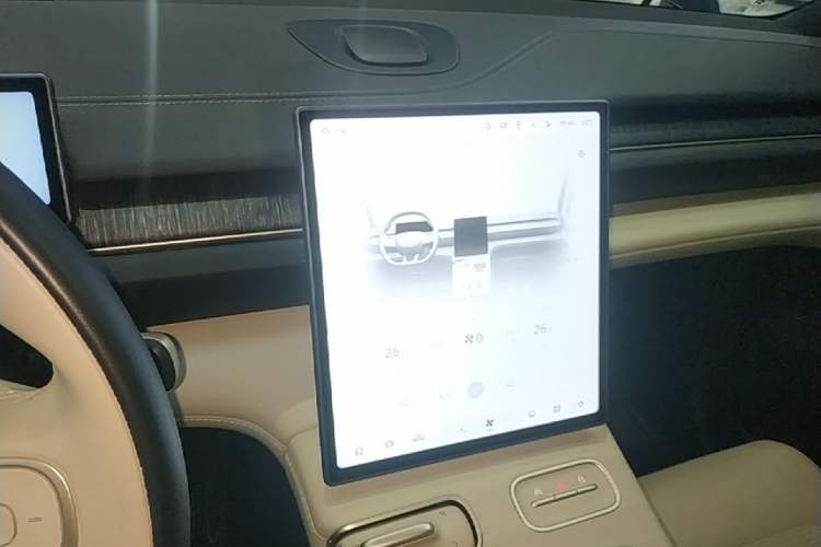 Used Nio ES6 2024 75 kWh Audio And AC Panel