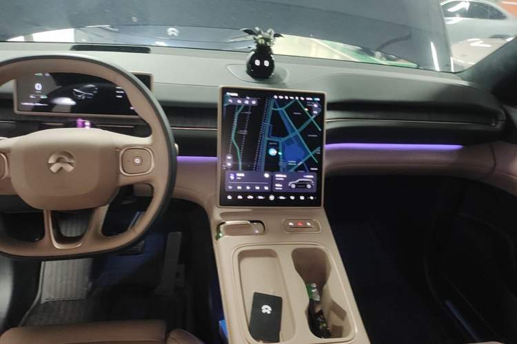 Used Nio ES6 2024 75 kWh Audio And AC Panel