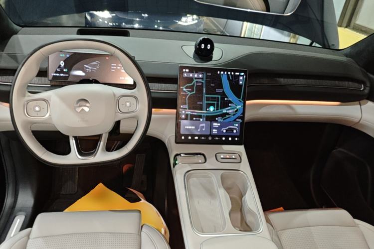 Used Nio ES6 2024 75 kWh Center Console