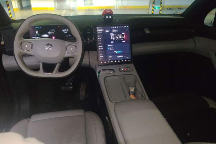 Used Nio ES6 2024 75 kWh Center Console