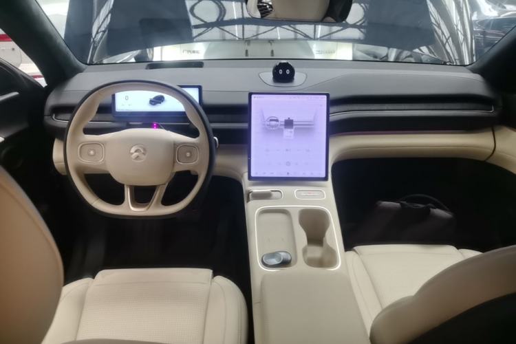 Used Nio ES6 2024 75 kWh Center Console