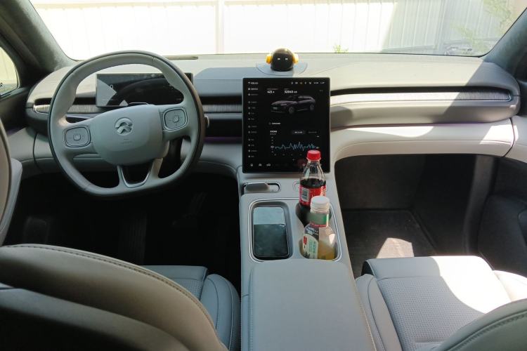 Used Nio ES6 2024 75 kWh Center Console
