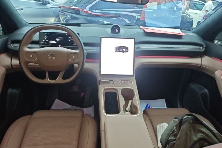 Used Nio ES6 2024 75 kWh Center Console