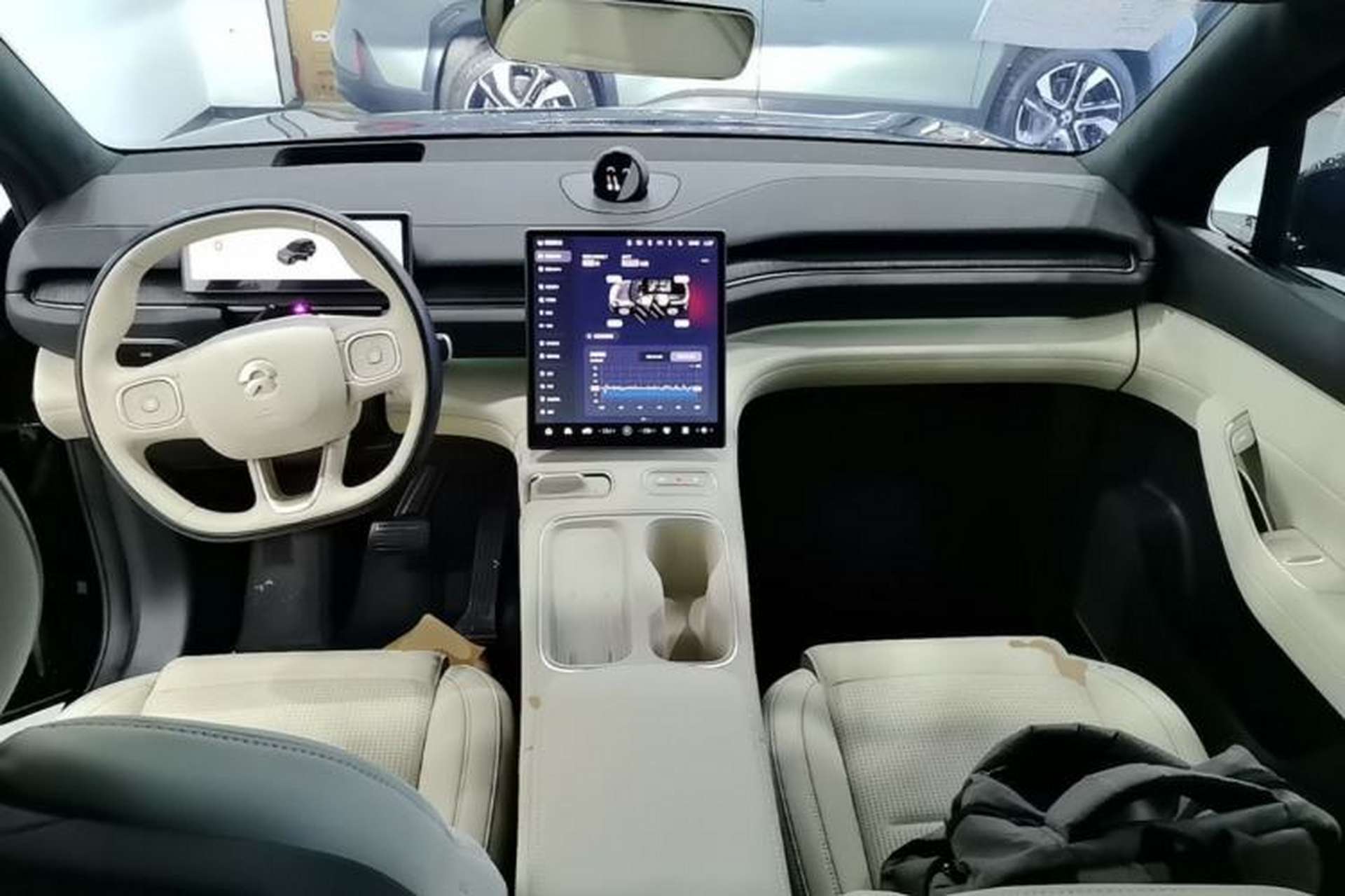 Used Nio ES6 2024 75 kWh Center Console