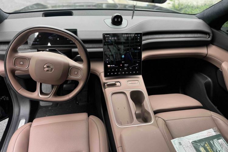 Used Nio ES6 2024 75 kWh Center Console