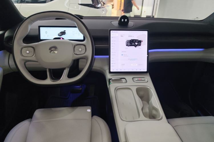 Used Nio ES6 2024 75 kWh Center Console