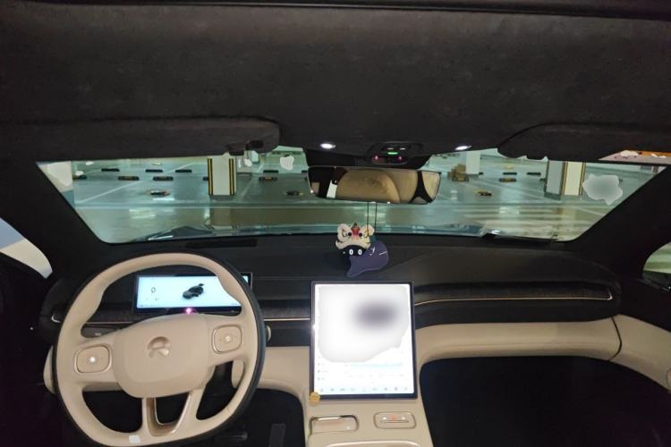 Used Nio ES6 2024 75 kWh Center Console