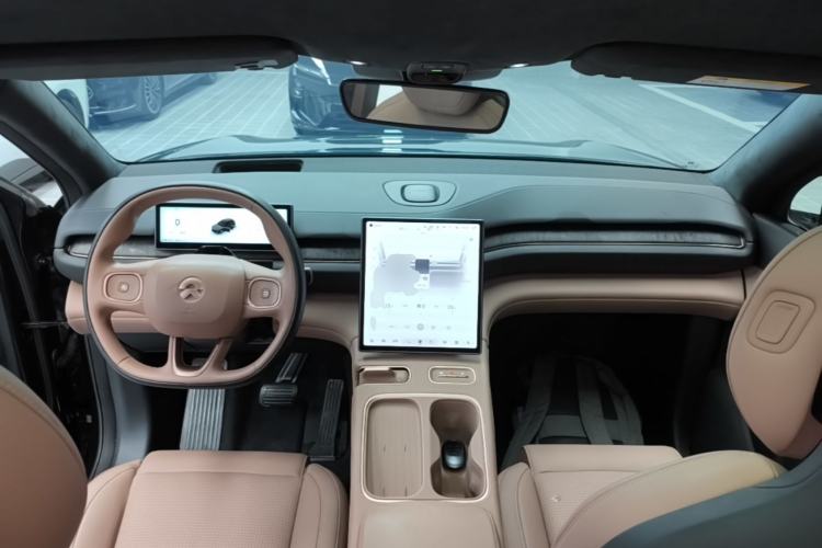 Used Nio ES6 2024 75 kWh Center Console