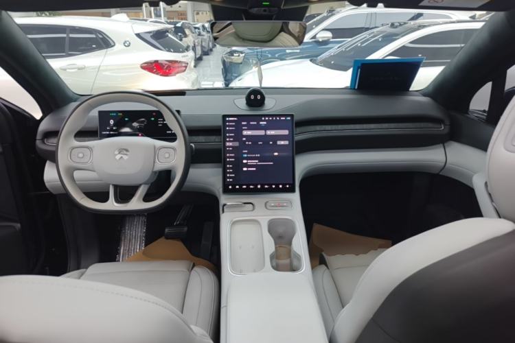 Used Nio ES6 2024 75 kWh Center Console