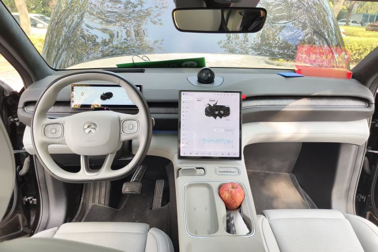 Used Nio ES6 2024 75 kWh Center Console