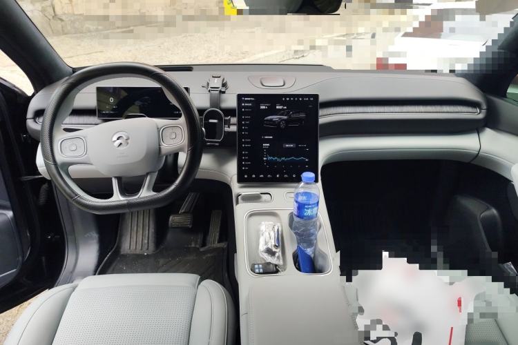 Used Nio ES6 2024 75 kWh Center Console
