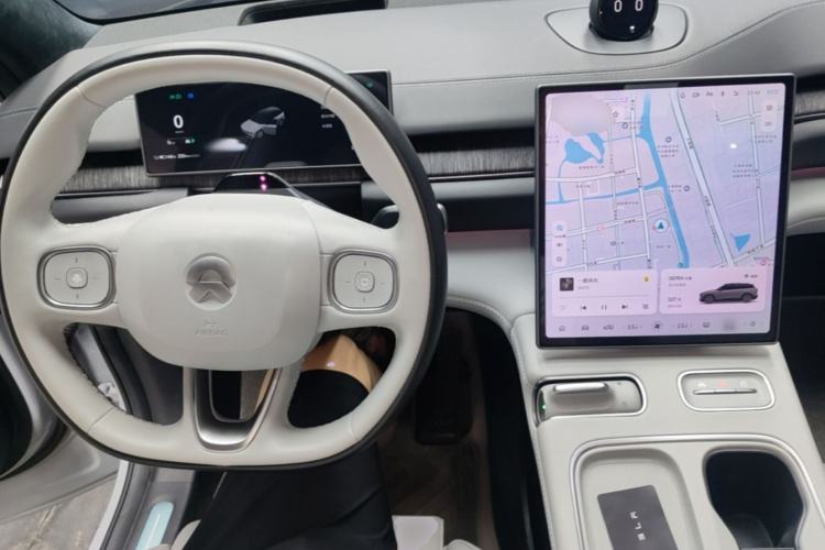 Used Nio ES6 2024 75 kWh Center Console